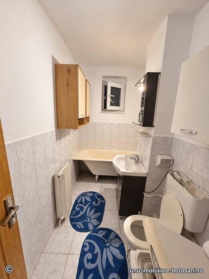 Apartament cu 4 camere semidecomandat în Central