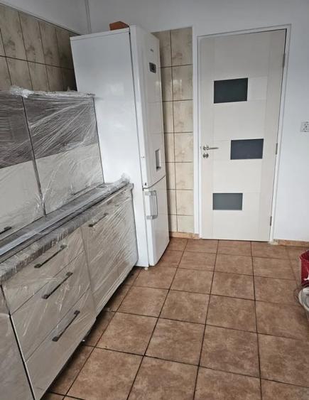 Apartament cu 3 camere semidecomandat, mobilat în Drumul Taberei