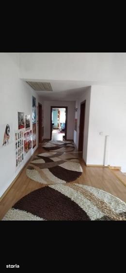 Casă cu 5 camere cu Teren 732 Mp în Central
