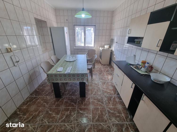 Casă cu 4 camere cu Teren 1202 Mp în Băcia