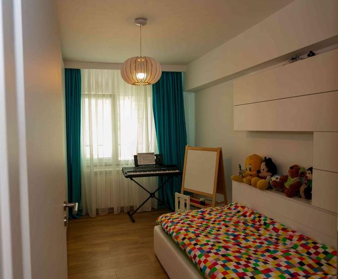 Apartament cu 3 camere decomandat în Victoriei