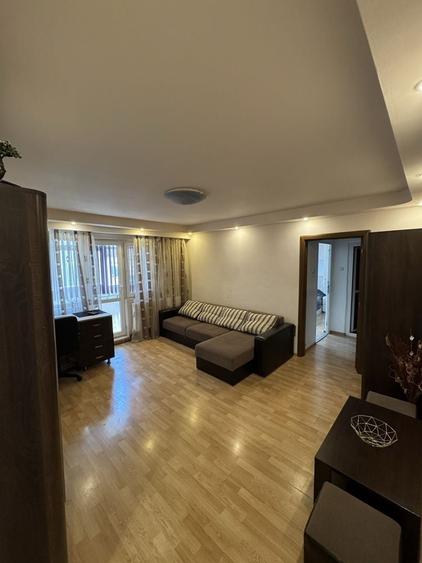 Apartament cu 2 camere semidecomandat în Rovine