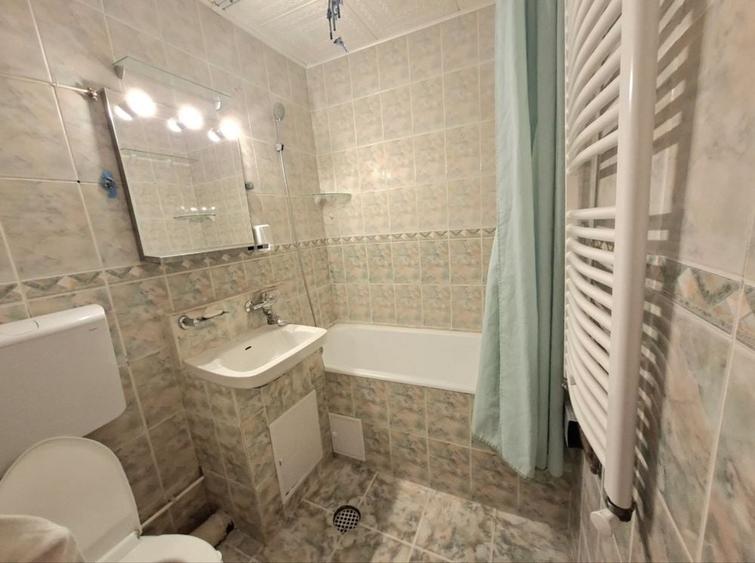 Apartament cu 2 camere semidecomandat în Craiovița Nouă
