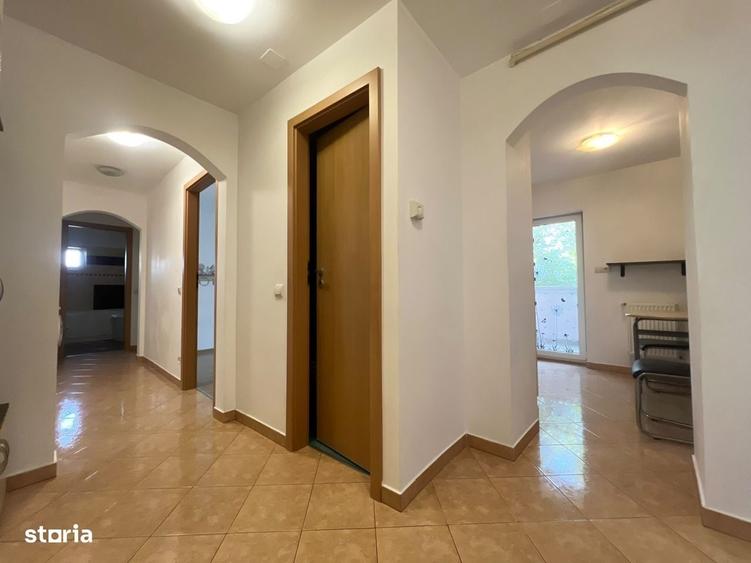 Apartament cu 3 camere decomandat în Ghiroda