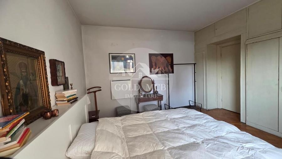 Apartament cu 3 camere circular în P-ța Universității