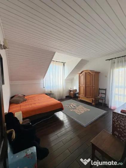 Casă cu 5 camere cu Teren 1500 Mp în Central