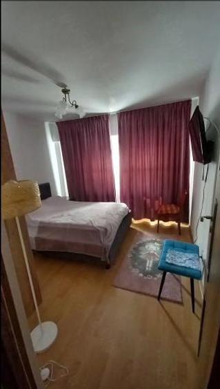 Apartament cu 3 camere decomandat în Casa de Cultură