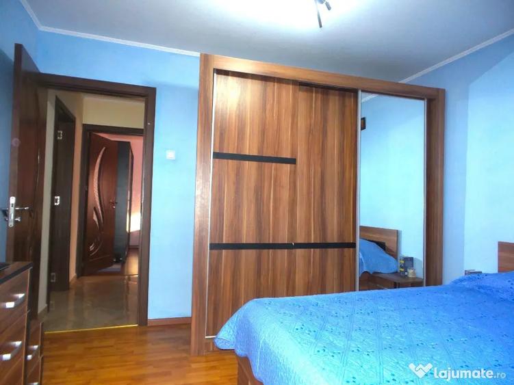 Apartament cu 6 camere decomandat în Central