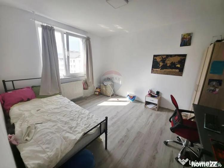 Apartament cu 4 camere decomandat în Mărăței
