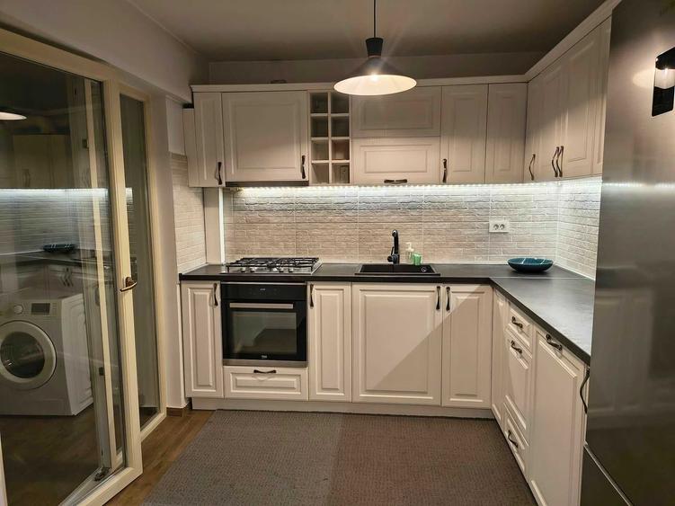 Apartament cu 3 camere decomandat, mobilat în Gară