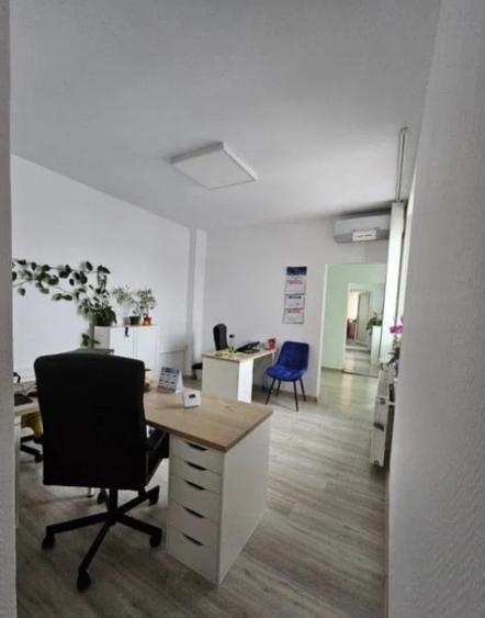 Birou, de 204 mp, în Central