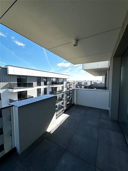 Apartament cu 3 camere semidecomandat în Pipera