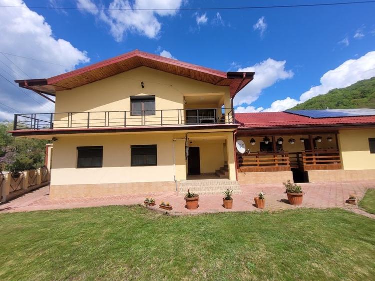 Casă individuală cu 7 camere cu Teren 1340 Mp în Brăduleț