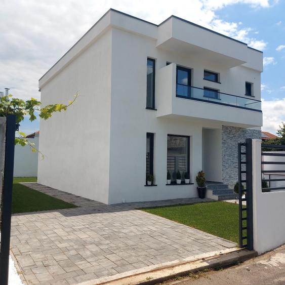 Casă cu 4 camere în Preajba