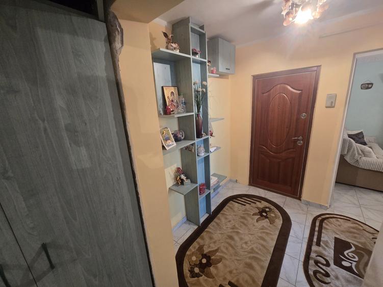 Apartament cu 2 camere decomandat, mobilat în Podu Roș