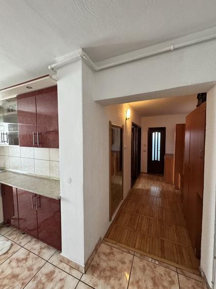 Apartament cu 3 camere decomandat în Exterior Vest