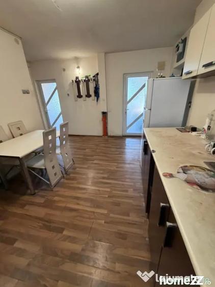 Apartament cu 3 camere decomandat în Calea București