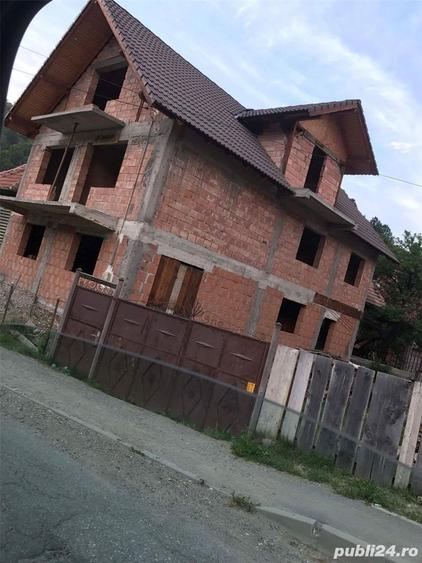 Casă cu 5 camere cu Teren 269 Mp în Poiana Mărului