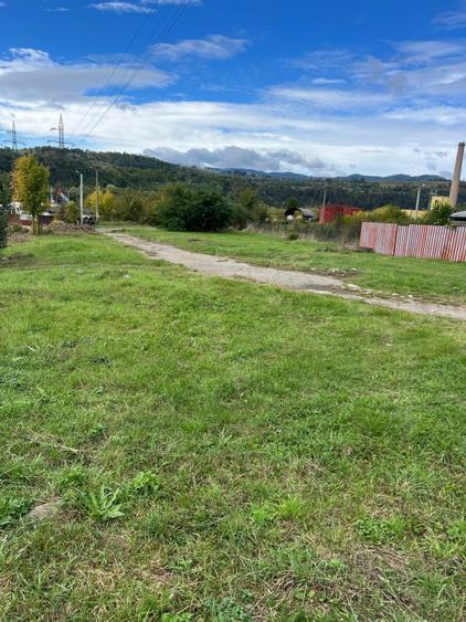 Teren de 1680 mp, în Coman