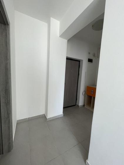 Garsonieră decomandată în Roșu
