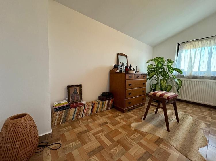 Casă individuală cu 7 camere cu Teren 259 Mp în Jilava
