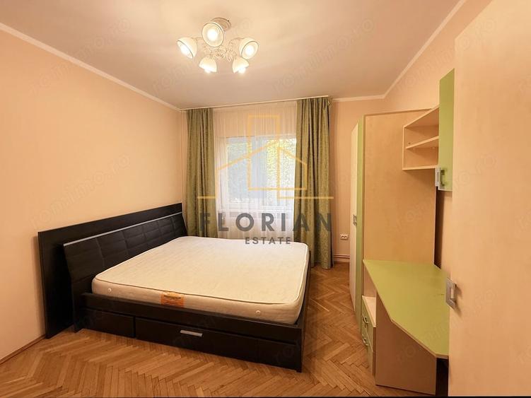 Apartament cu 4 camere decomandat în Neptun