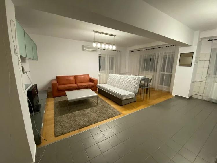 Apartament cu 2 camere semidecomandat, mobilat în Unirii