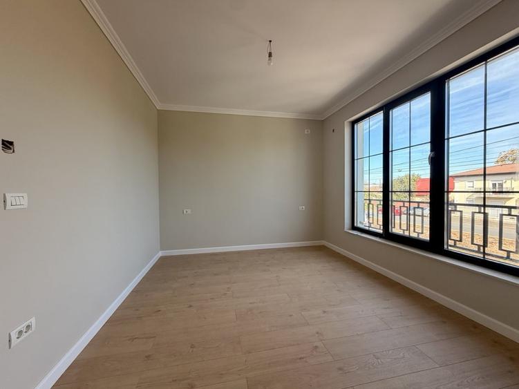 Duplex cu 5 camere cu Canalizare în Dumbrăvița
