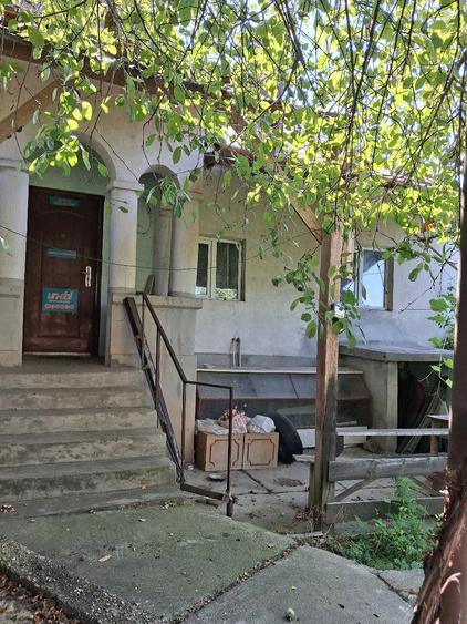 Casă cu 5 camere cu Teren 3500 Mp în Vârvor