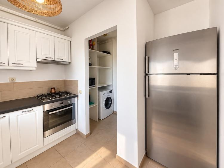 Apartament cu 4 camere decomandat, mobilat în Băneasa