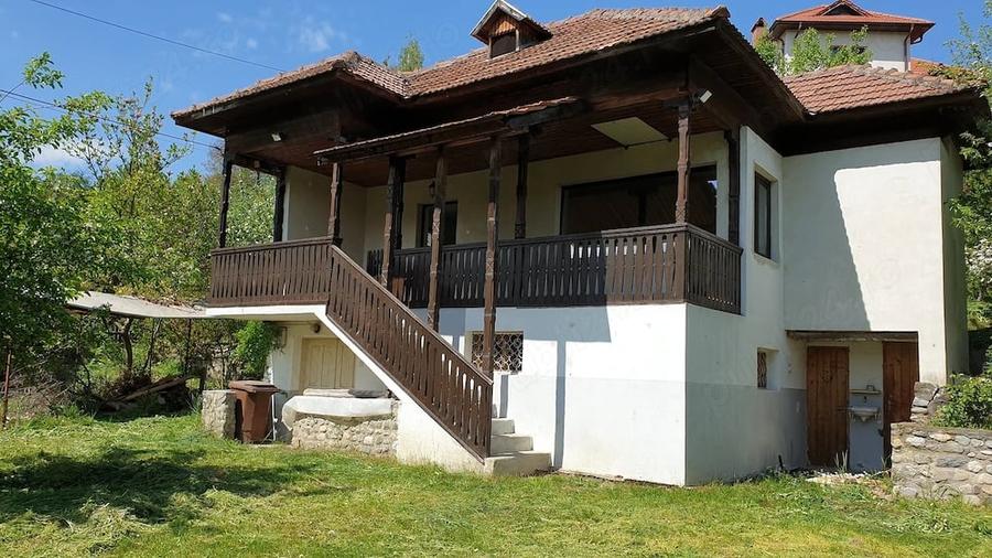 Casă cu 2 camere cu Teren 1008 Mp în Bujoreni