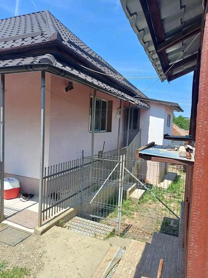 Casă cu 2 camere cu Teren 2200 Mp în Domnin
