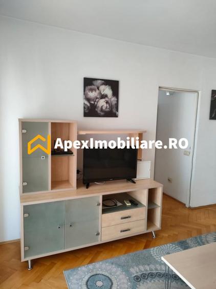 Apartament cu 3 camere semidecomandat în Națiunile Unite