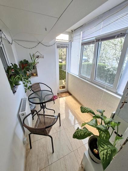 Apartament cu 3 camere decomandat în 1 Decembrie