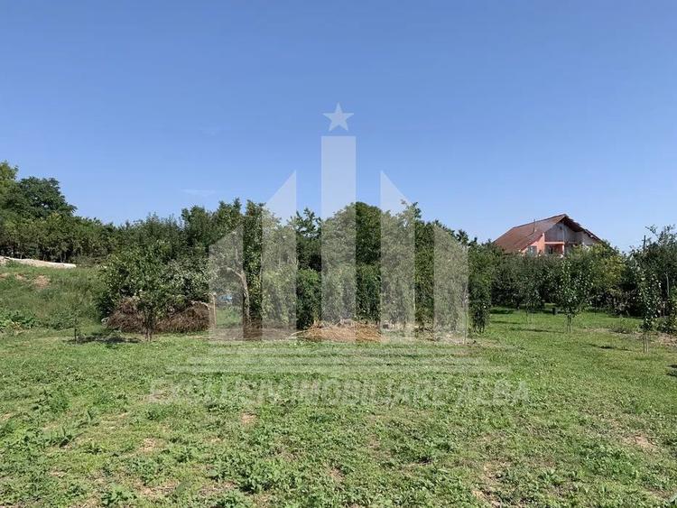 Teren Construcții intravilan de 2200 mp, în Pâclișa