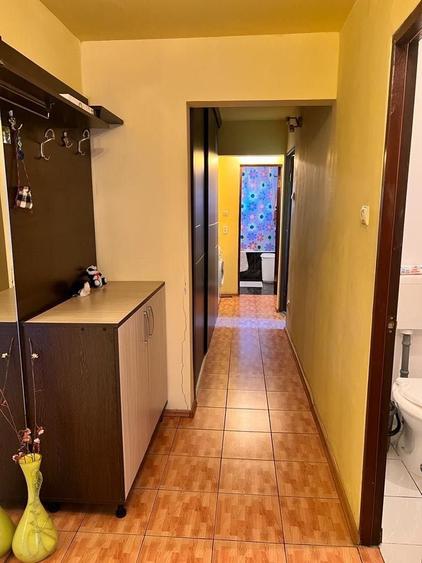 Apartament cu 3 camere decomandat în Drăgășani