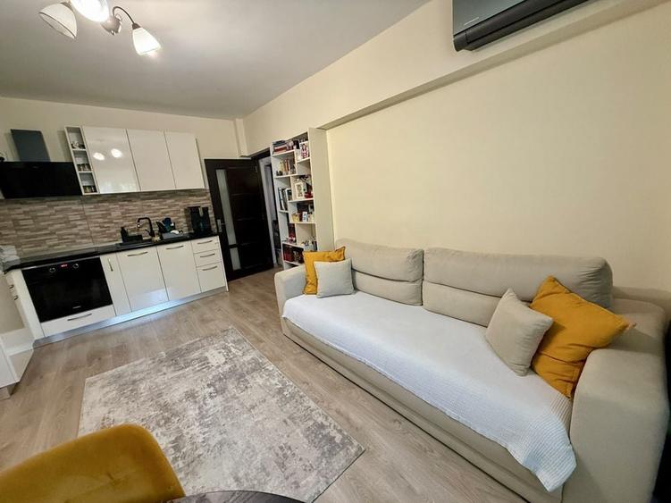 Apartament cu 2 camere decomandat în Costin Georgian