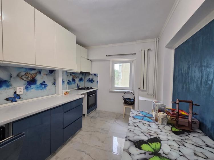Apartament cu 3 camere decomandat în Dacia