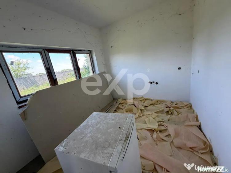 Casă cu 7 camere cu Teren 1000 Mp în Butimanu