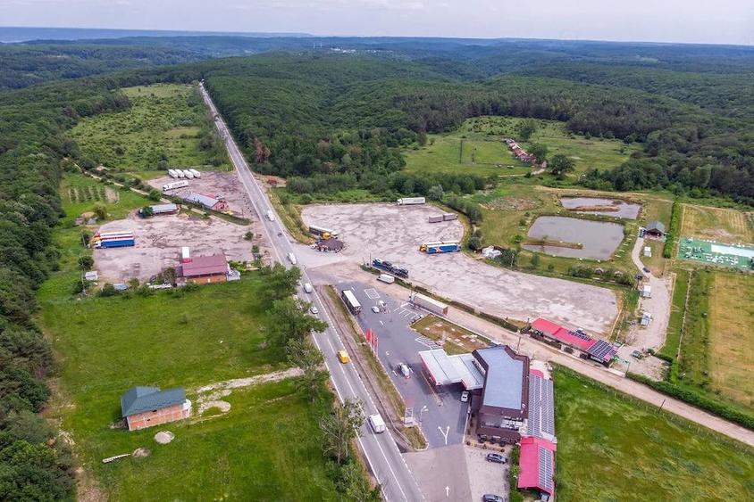 Spațiu comercial, de 855 mp, în Lintești