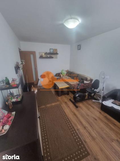 Apartament cu 3 camere decomandat în Crângași