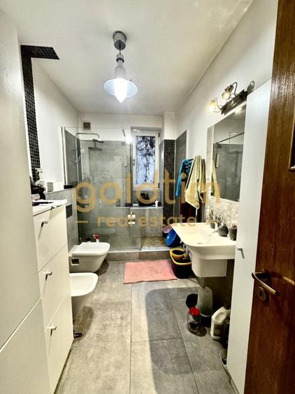 Apartament cu 5 camere decomandat în Armeneasca