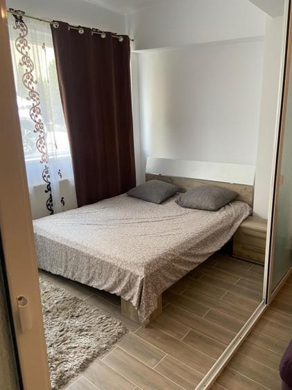 Apartament 3 camere zona Strand 2 - 1
