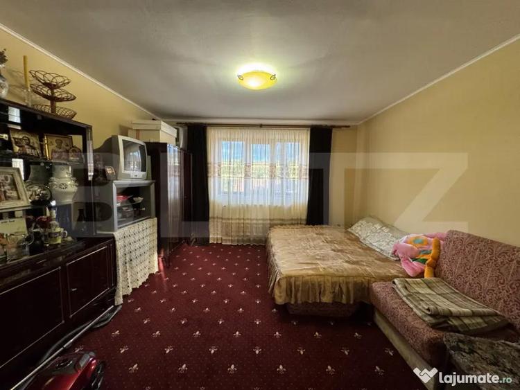 Casă cu 6 camere cu Teren 2500 Mp în Central