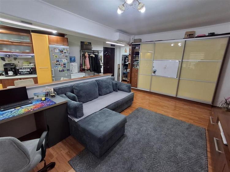 Apartament cu 2 camere semidecomandat în Turnișor