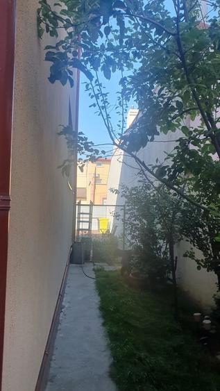 Casă cu 6 camere cu Teren 286 Mp în Eroii Revoluției