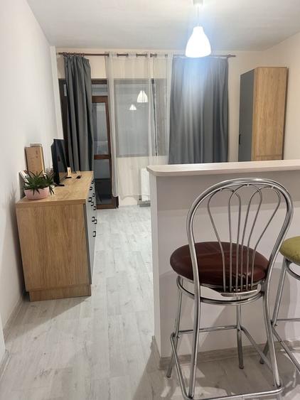 Garsonieră decomandată în Central