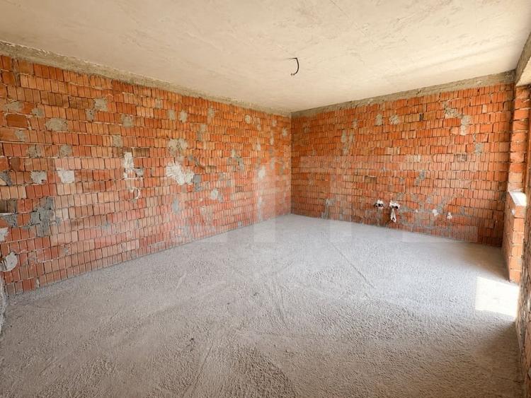 Casă individuală cu 5 camere cu Teren 345 Mp în Iris