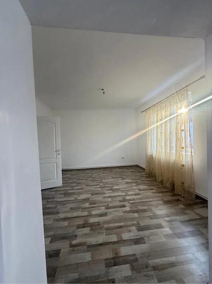 Casă cu 5 camere cu Teren 800 Mp în Central