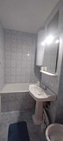 Apartament cu 2 camere decomandat, mobilat în C5